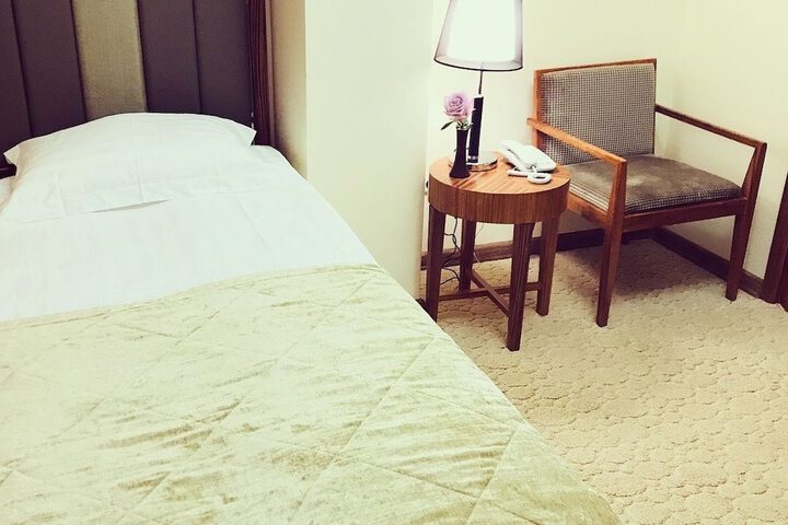 Room 13 of 37