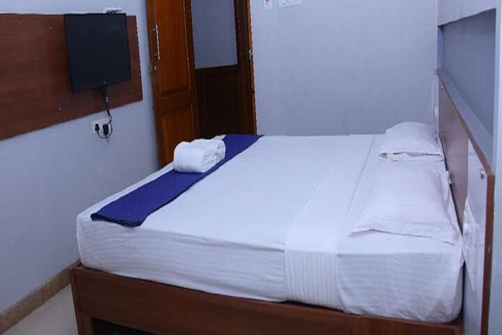 Room 5 of 16