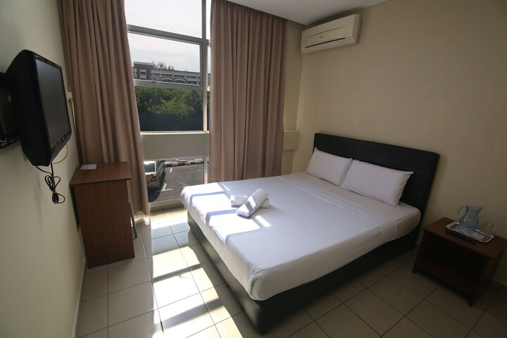Room 9 of 37