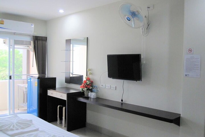 Room 10 of 14