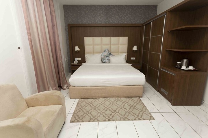 Room 29 of 83