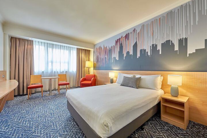 Room 10 of 166