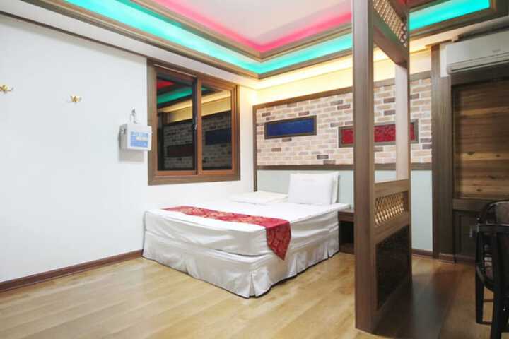 Room 2 of 18