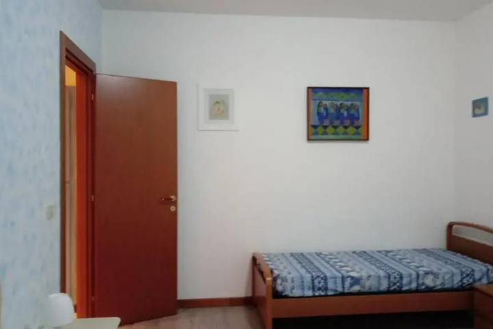 Room 3 of 6