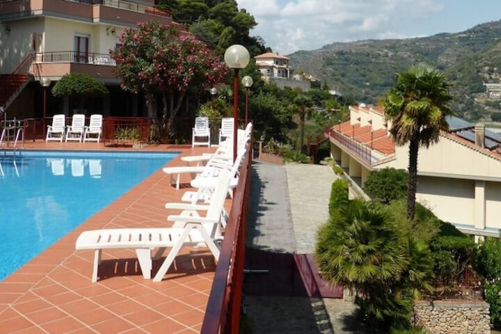 Hotel with Pool