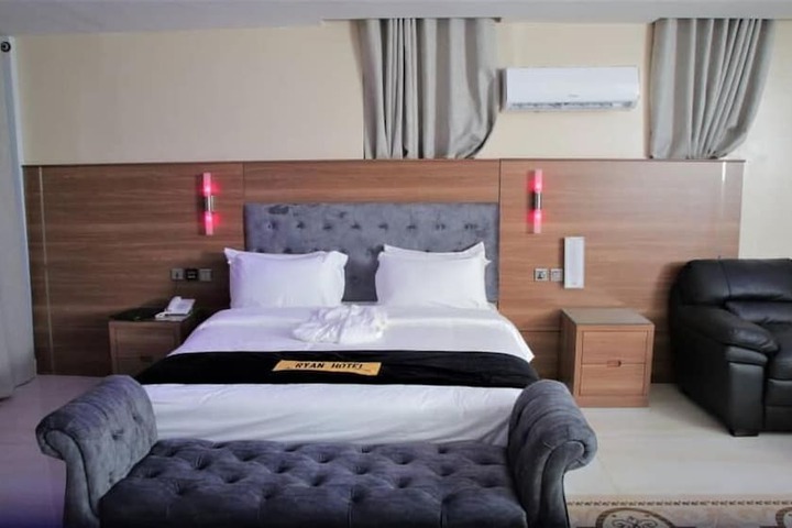 Room 11 of 36