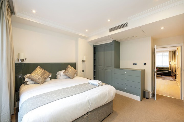 Room 5 of 121