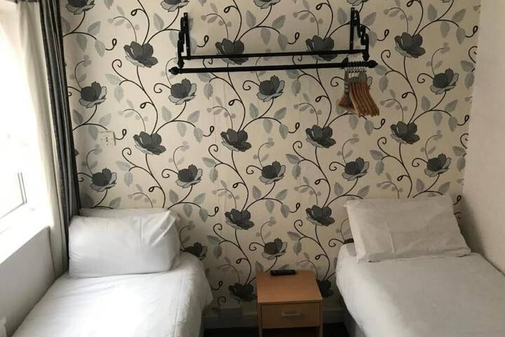 Room 8 of 60