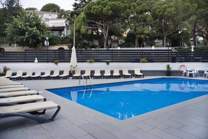 Pool 12 of 37