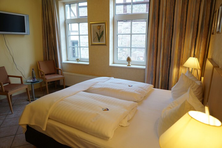 Room 15 of 100
