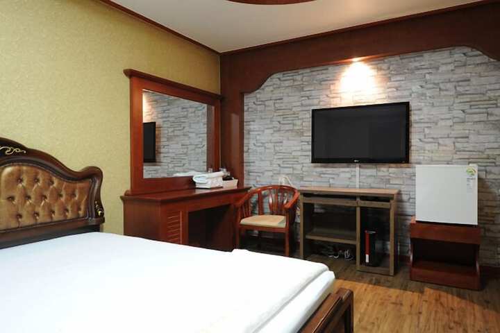 Room 15 of 47