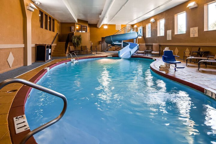 Pool 13 of 18
