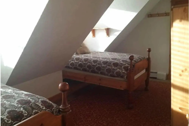 Room 2 of 12