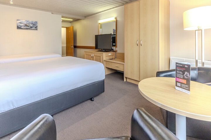 Room 12 of 99