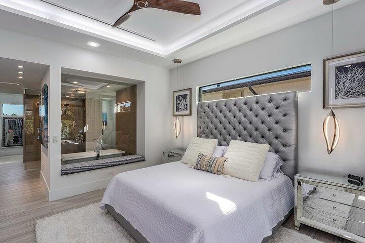 Room 4 of 42