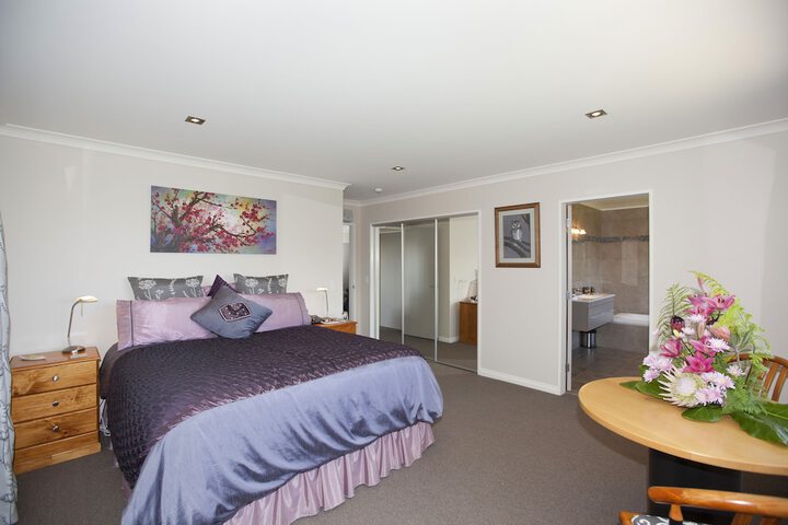 Room 3 of 28