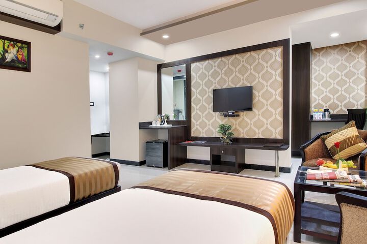 Room 4 of 14