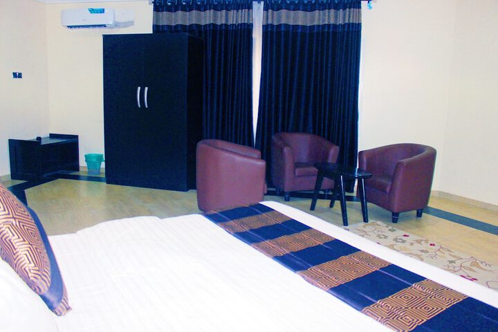 Room 50 of 93