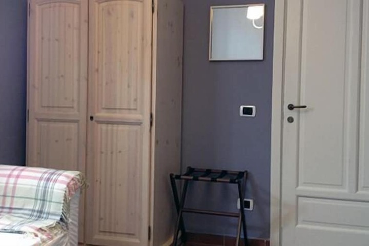 Room 12 of 32