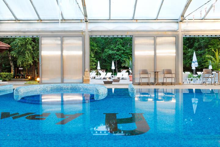Pool 28 of 54