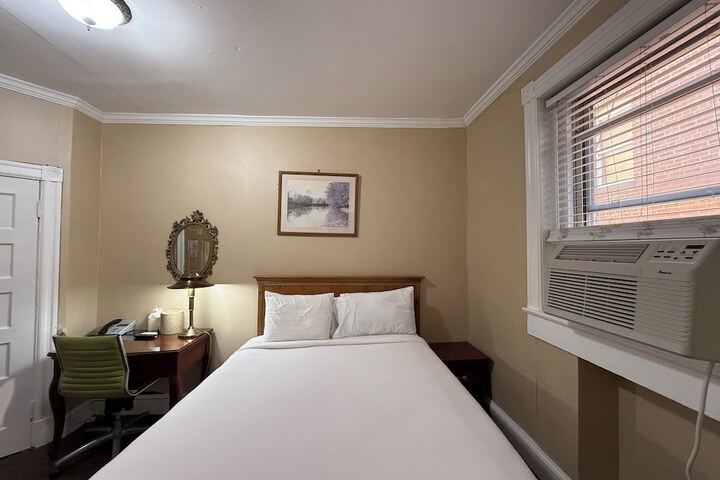 Room 15 of 66
