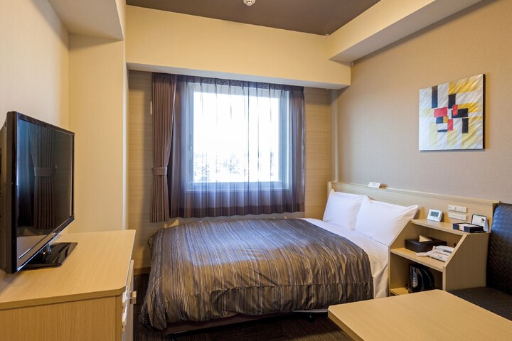 Room 5 of 28
