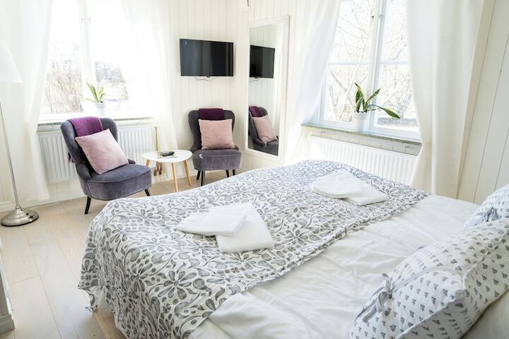 Room 2 of 28