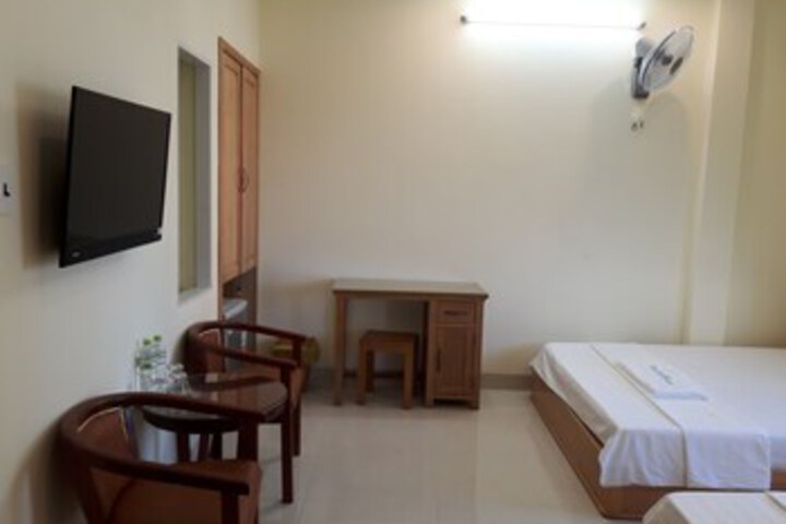 Room 10 of 16