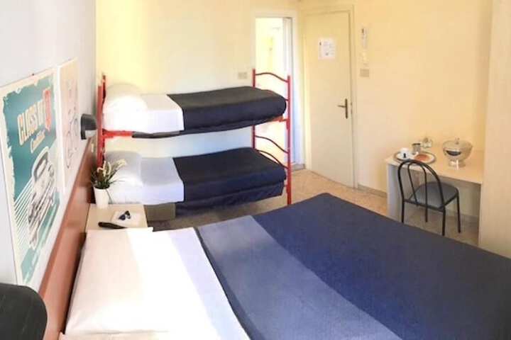 Room 4 of 43