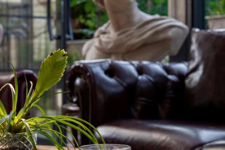 Lounge 27 of 45