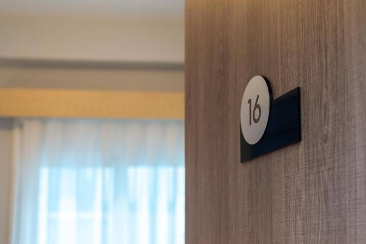 Room 21 of 49