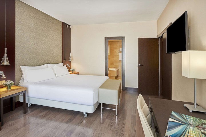 Room 16 of 28