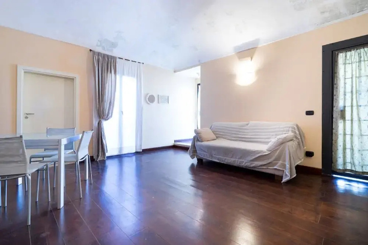 Room 6 of 13