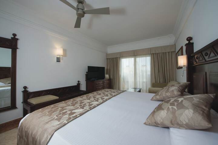 Room 4 of 108