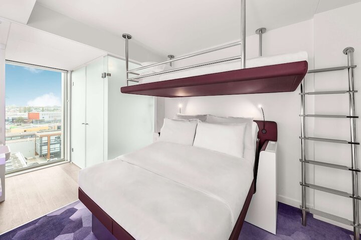 Room 8 of 48