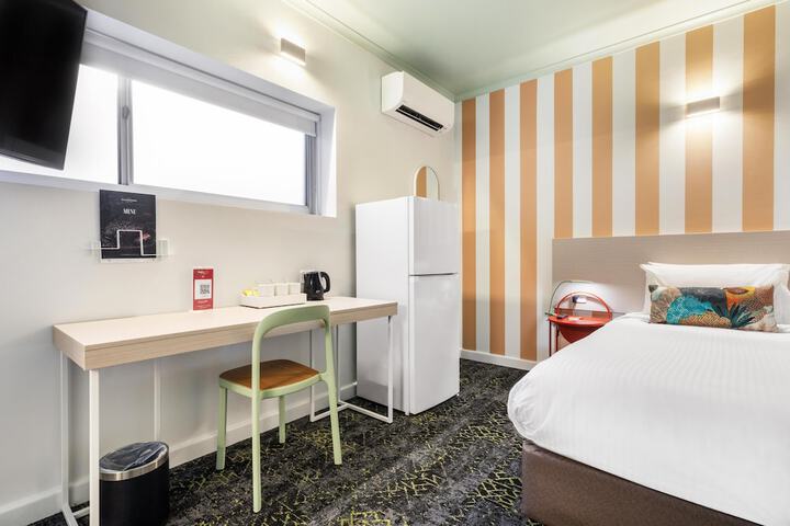 Room 37 of 156