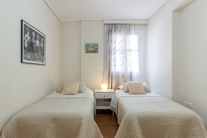 Room 7 of 33