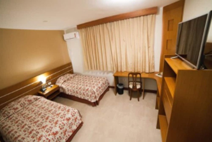 Room 9 of 40
