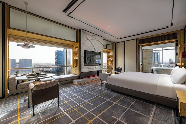 Room 33 of 90