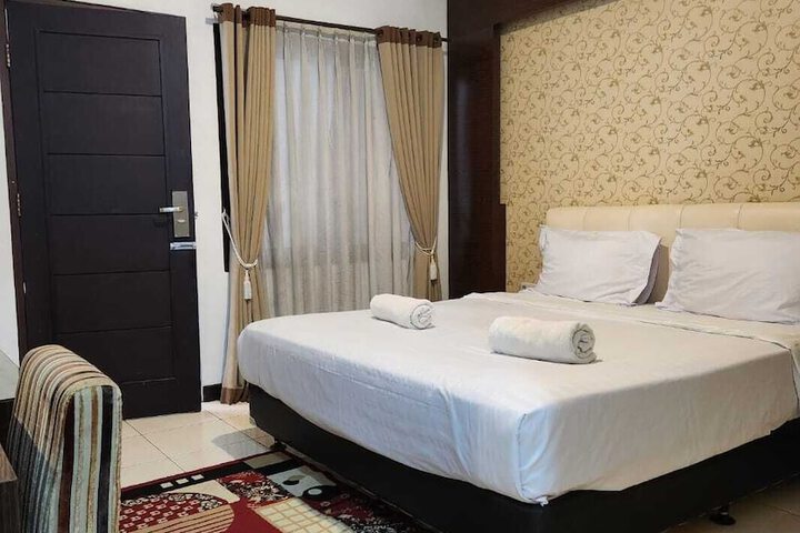 Room 10 of 27