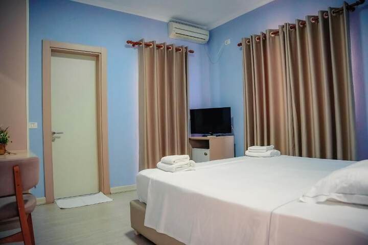Room 10 of 51
