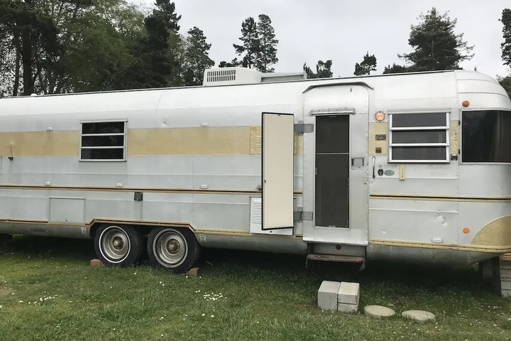 Exterior of Souwester Lodge & Vintage Trailers