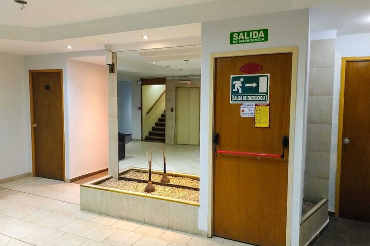Room 6 of 16