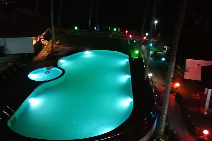 Pool 13 of 30