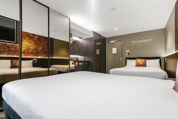 Room 27 of 59