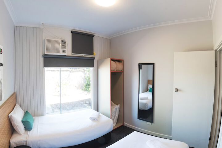 Room 9 of 68