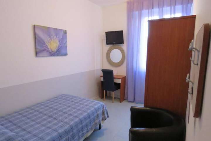 Room 3 of 38