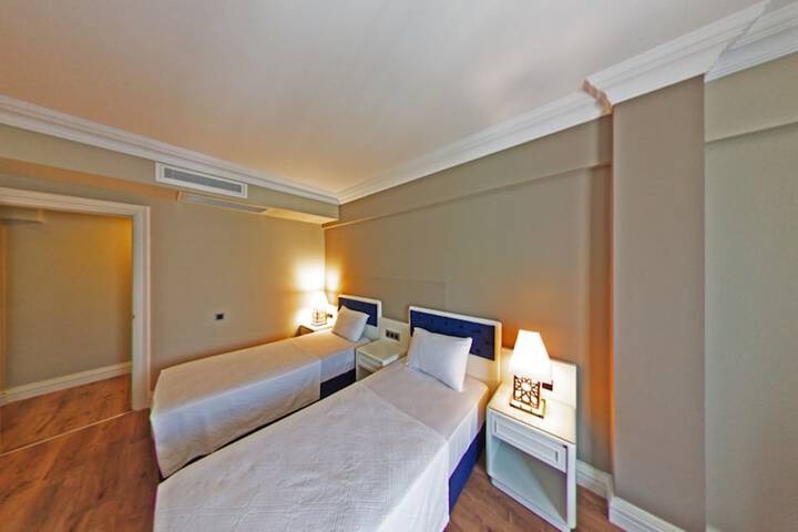 Room 11 of 65