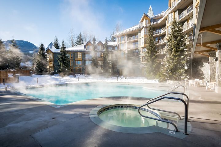 Exterior of Whistler Cascade Lodge