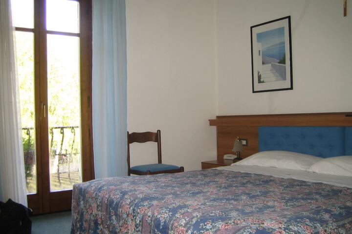 Room 3 of 65